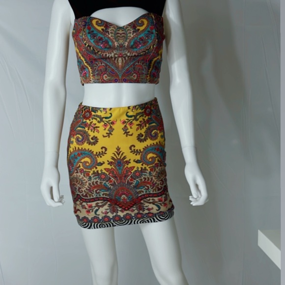 Bebe Multi print two piece set. With cut out on crop top in front. - Picture 2 of 3
